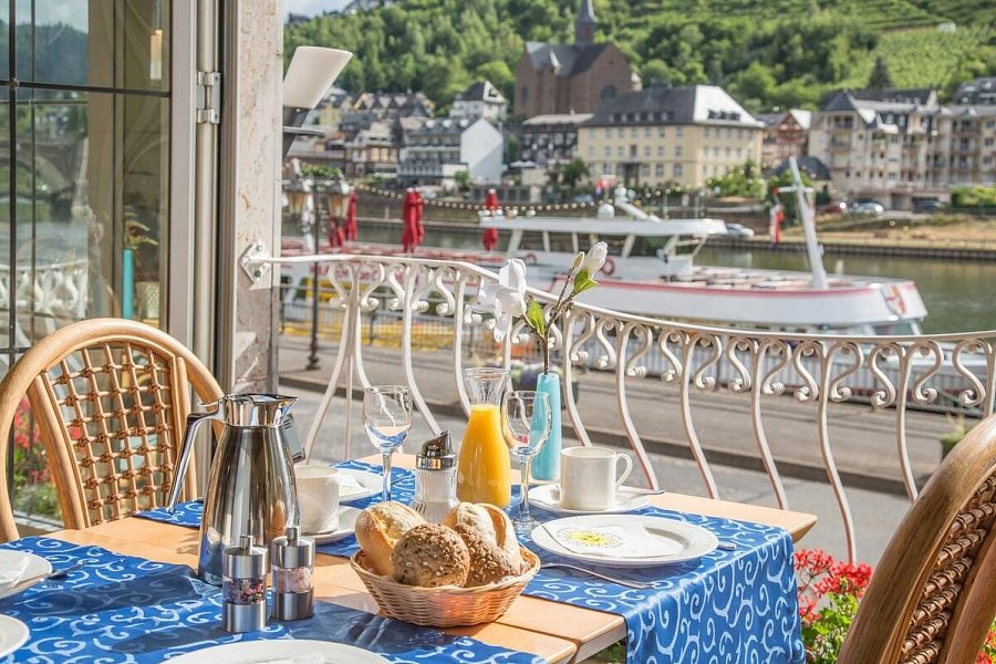 Hotel Karl Noss - Frühstück mit Moselblick