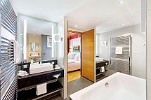 Weinhotel Hotel Kaisergarten Deidesheim - Wohnbeispiel Bad Doppelzimmer Standard