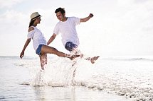 Marokko Rundreise & Baden - Paar am Strand