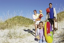 Ostseehotel Villen im Park - ein Rovell Hotel - Familie am Strand