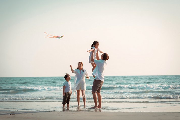 Santé Royale Rügen Resort - Familie am Strand