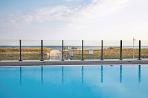 aja Warnemünde - Außenpool mit Ostseeblick