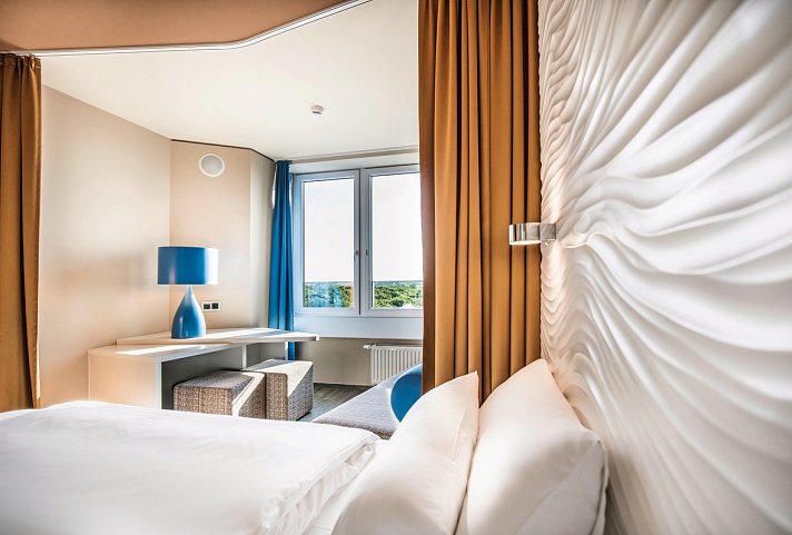 aja Warnemünde - Wohnbeispiel Doppelzimmer seitl. Meerblick (Zimmercodierung D1N)