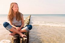 BEECH Resort Boltenhagen - Frau am Strand
