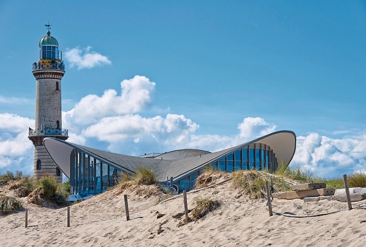 Kreuzfahrt Skandinavien inkl. Parkplatz - Leuchtturm Warnemünde