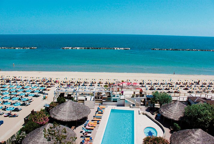 Grand Hotel Azzurra Club - Privatstrand