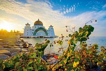 Singapur & Malaysia Rundreise - Moschee Masjid Selat in Malacca