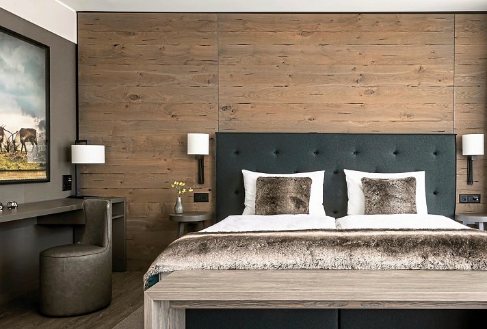 AMERON Davos Swiss Mountain Resort - Wohnbeispiel Juniorsuite Standard (Zimmercodierung JG1)