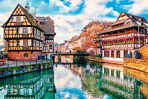 Hotel Le Jean-Sébastian Bach - Traditionelle Fachwerkhäuser am Grachtenviertel La Petite France in Straßburg, UNESCO-Weltkulturerbe, Elsass, Frankreich