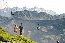 Wanderreise Saalbach - Wanderer in Saalbacher Berglandschaft