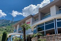 Hotel Rely - Hotel Rely mit Bergpanorama