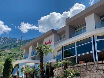 Hotel Rely - Hotel Rely mit Bergpanorama