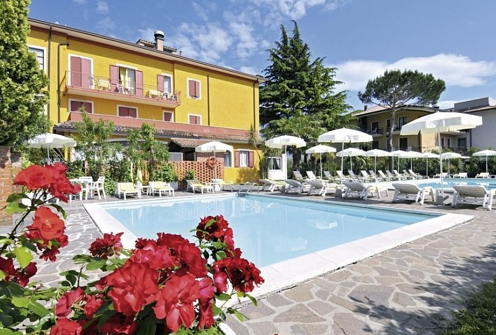 La Quiete Park Hotel - Außenansicht mit Pool