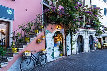 Hotel Royal Village - Kleine Geschäfte in Limone