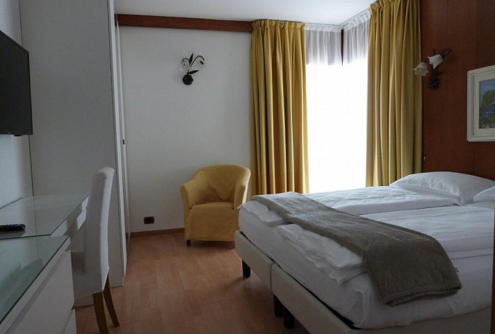 Hotel Miralago - Wohnbeispiel Doppelzimmer Bergblick