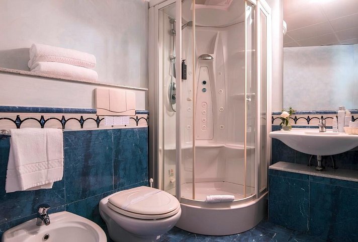 AHG Golf Hotel Porta del Sole - Wohnbeispiel Badezimmer