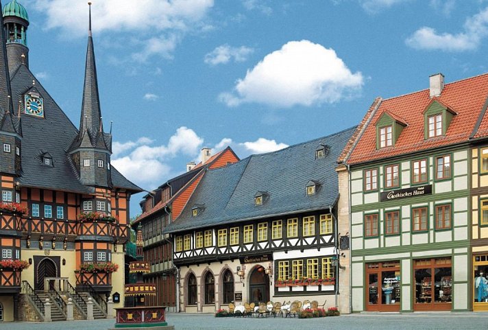 A-ROSA Gothisches Haus Wernigerode - Rathaus und Außenansicht des Hotels