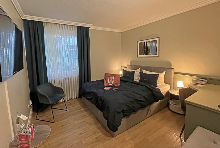 Harz Hotel & Spa Seela - Wohnbeispiel Doppelzimmer Straßenseite (Zimmercodierung DB2)