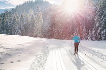 re.vita – naturresort & spa - Frau beim Ski-Langlauf