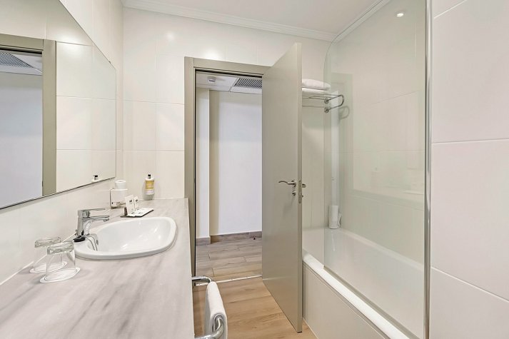 Sol Marbella Estepona · Atalaya Park - Badbeispiel Doppelzimmer (Zimmercodierungen DB1, DB2, D1M & D2M)