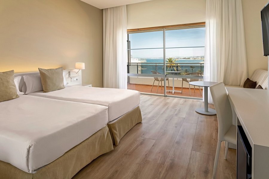 Sol Marbella Estepona · Atalaya Park - Wohnbeispiel Familienzimmer seitl. Meerblick (Zimmercodierungen F3N & F4N)