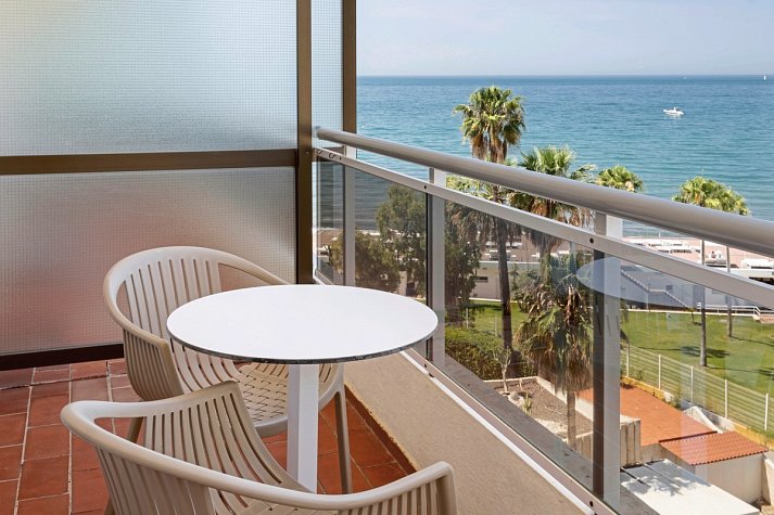 Sol Marbella Estepona · Atalaya Park - Balkonbsp. Familienzimmer seitl. Meerblick (Zimmercodierungen F3N & F4N)