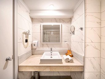 Calimera Hane Garden - Beispiel Bad Doppelzimmer (Zimmercodierungen DE1, DB1, DC1, DBV & DCV)