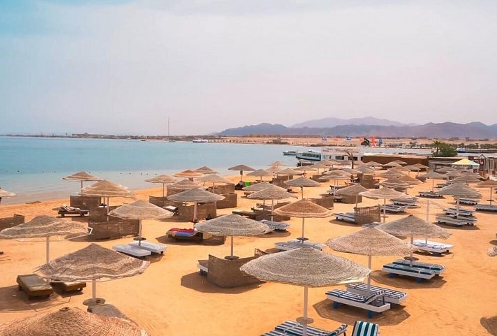 Nilkreuzfahrt und Baden in Safaga - Eagles Paradise Abu Soma Resort, Strand