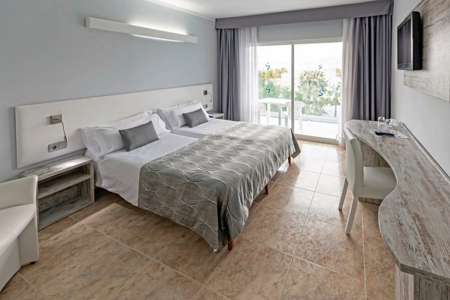 Mallorca zur Blütezeit - Hotel Bahía del Sol - Wohnbeispiel Doppelzimmer Meerblick (Zimmercodierung DBM)
