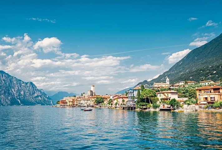 Alpenüberquerung von Garmisch zum Gardasee - Blick auf Malcesine