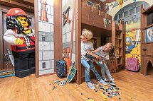 LEGOLAND® Feriendorf - Wohnbeispiel Burgzimmer (Zimmercodierungen RB2 & FB2)