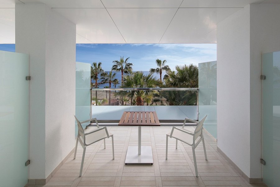 Amàre Beach Hotel Marbella - Balkonbeispiel Doppelzimmer Meerblick (Zimmercodierung DBM)