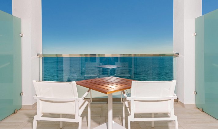 Amàre Beach Hotel Marbella - Balkonbeispiel Doppelzimmer Meerblick (Zimmercodierung DBM)