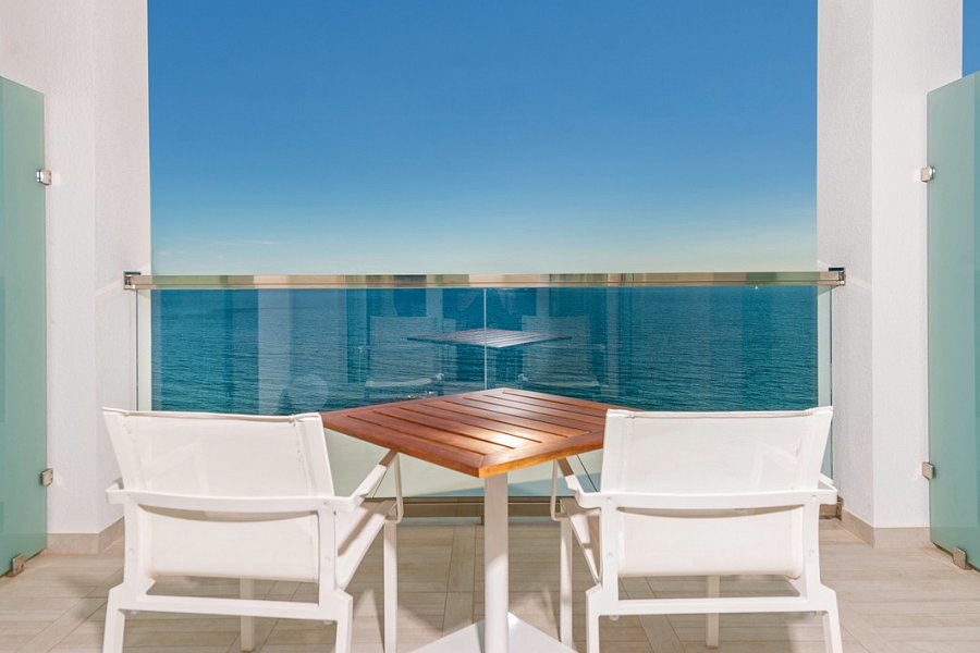 Amàre Beach Hotel Marbella - Balkonbeispiel Doppelzimmer Meerblick (Zimmercodierung DBM)