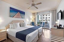 Hotel Mac Puerto Marina - Wohnbeispiel Doppelzimmer Poolzugang (Zimmercodierung DB4)