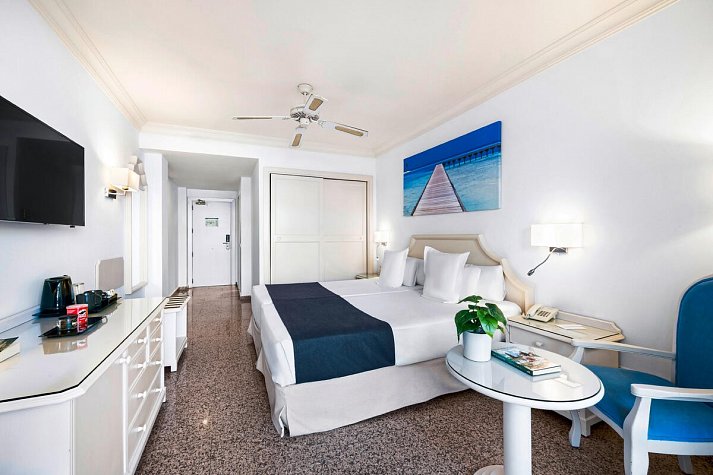 Hotel Mac Puerto Marina - Wohnbeispiel Doppelzimmer Poolzugang (Zimmercodierung DB4)