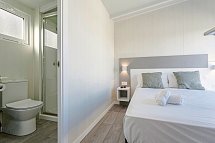 Costa del Sol Glamping Village - Wohnbeispiel Bungalow Leo (Zimmercodierungen BF2 & BFM)