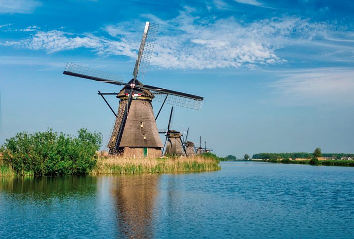 De Holland - Amsterdam - Brügge - Windmills-at-Kinderdijk-in-Holland-Netherlands