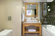 Limak Arcadia Sport Resort - Beispiel Bad Doppelzimmer Economy (Zimmercodierung DE1)