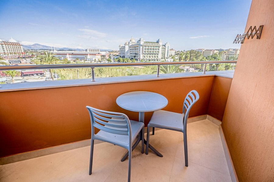 Orange Palace - Beispiel Balkon Doppelzimmer (Zimmercodierungen DB1 & DC1)