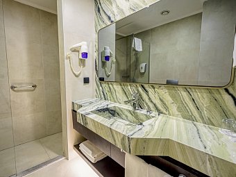 Orange Palace Hotel - Beispiel Bad Doppelzimmer Economy (Zimmercodierung DE1)