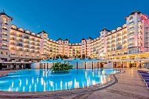 Serenis Hotel