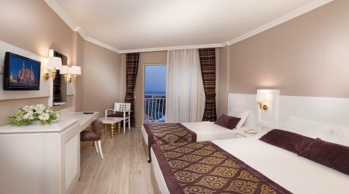 Serenis Hotel
