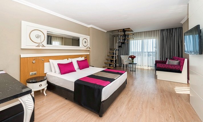 Serenis Hotel