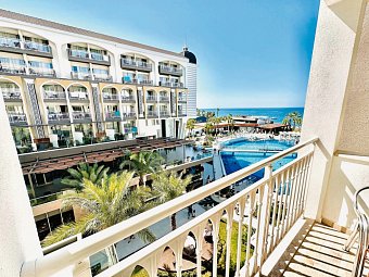 Sidera Kirman Premium - Beispiel Balkon Doppelzimmer seitl. Meerblick (Zimmercodierungen DBN & DCN)