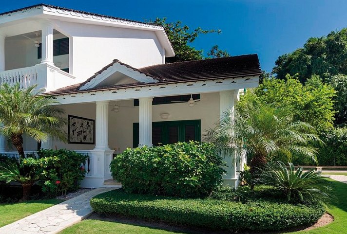 Albachiara Beachfront Hotel