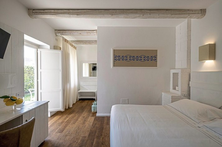 Masseria Bandino - Wohnbeispiel Doppelzimmer Komfort Gartenblick (Zimmercodierung DFG)