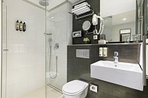H10 Berlin Ku'Damm - Beispiel Bad Doppelzimmer Deluxe (Zimmercodierung DD1)