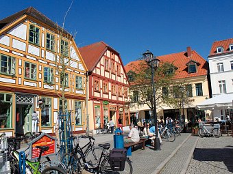 Rund um Müritz & Plauer See - Neuer Markt in Waren