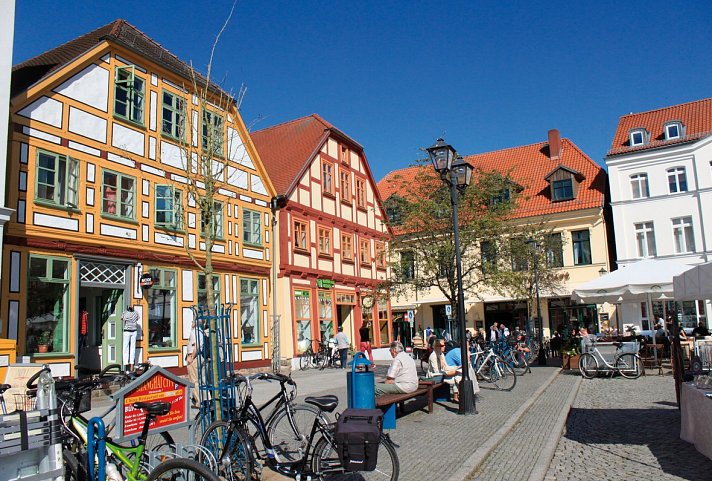 Rund um Müritz & Plauer See - Neuer Markt in Waren